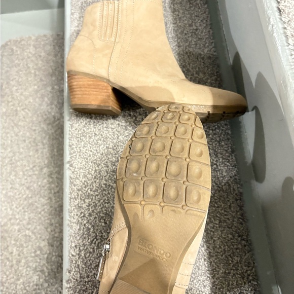 Blonde Chunky Ankle Boots. Waterproof. Sand color 2024. Great condition. 7 - Picture 9 of 12